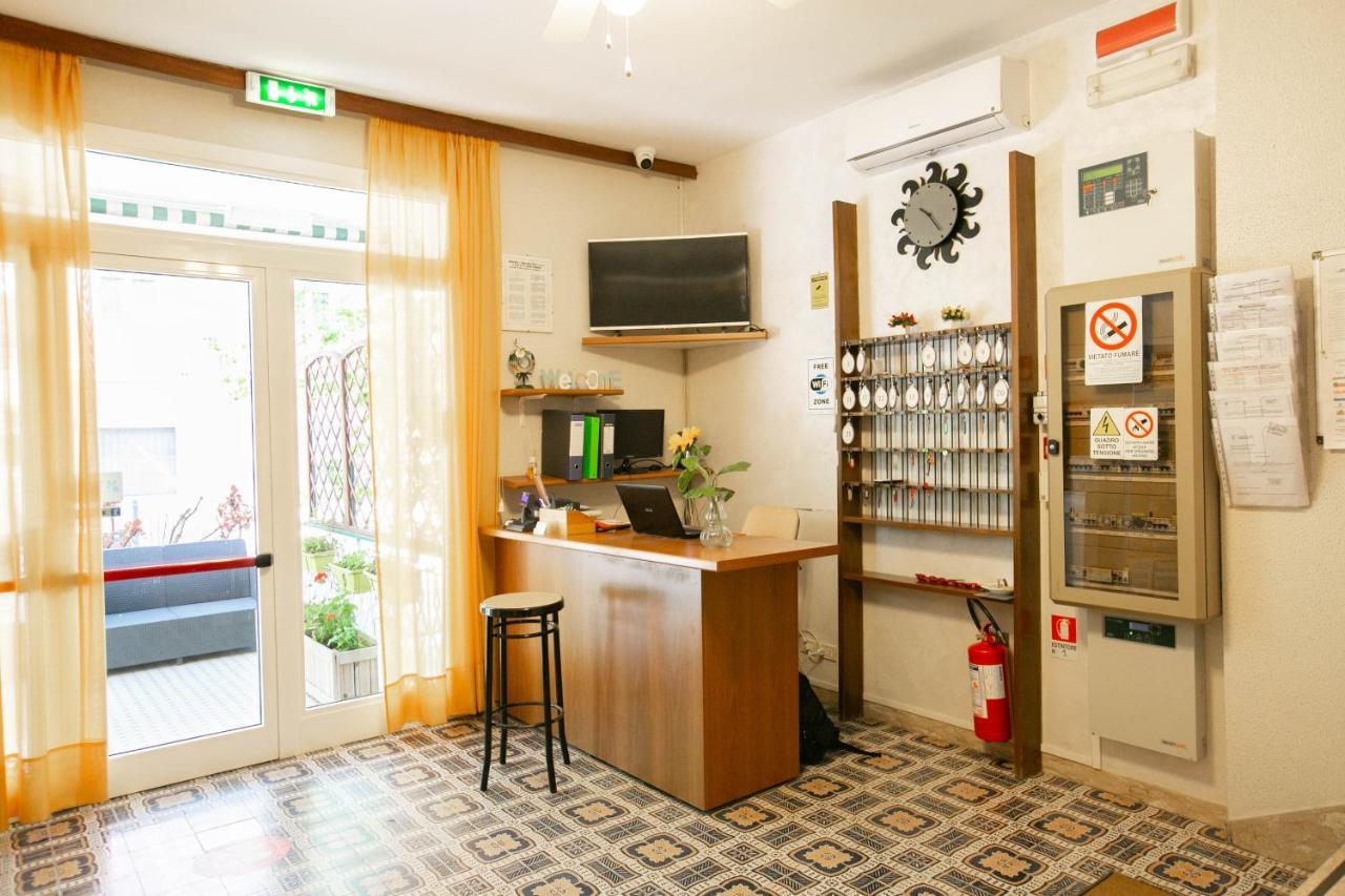 Hotel Mara リミニ エクステリア 写真