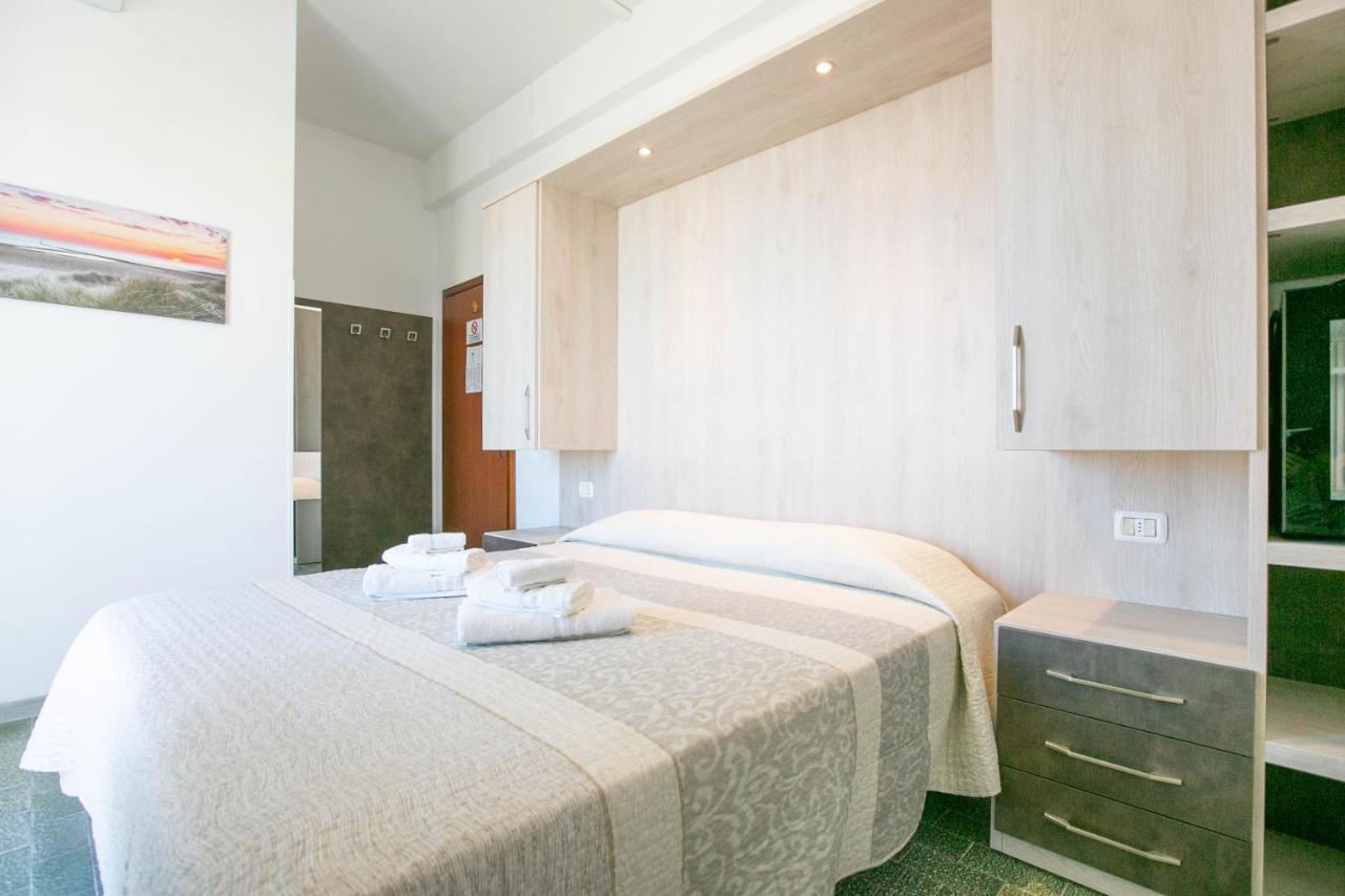 Hotel Mara リミニ エクステリア 写真