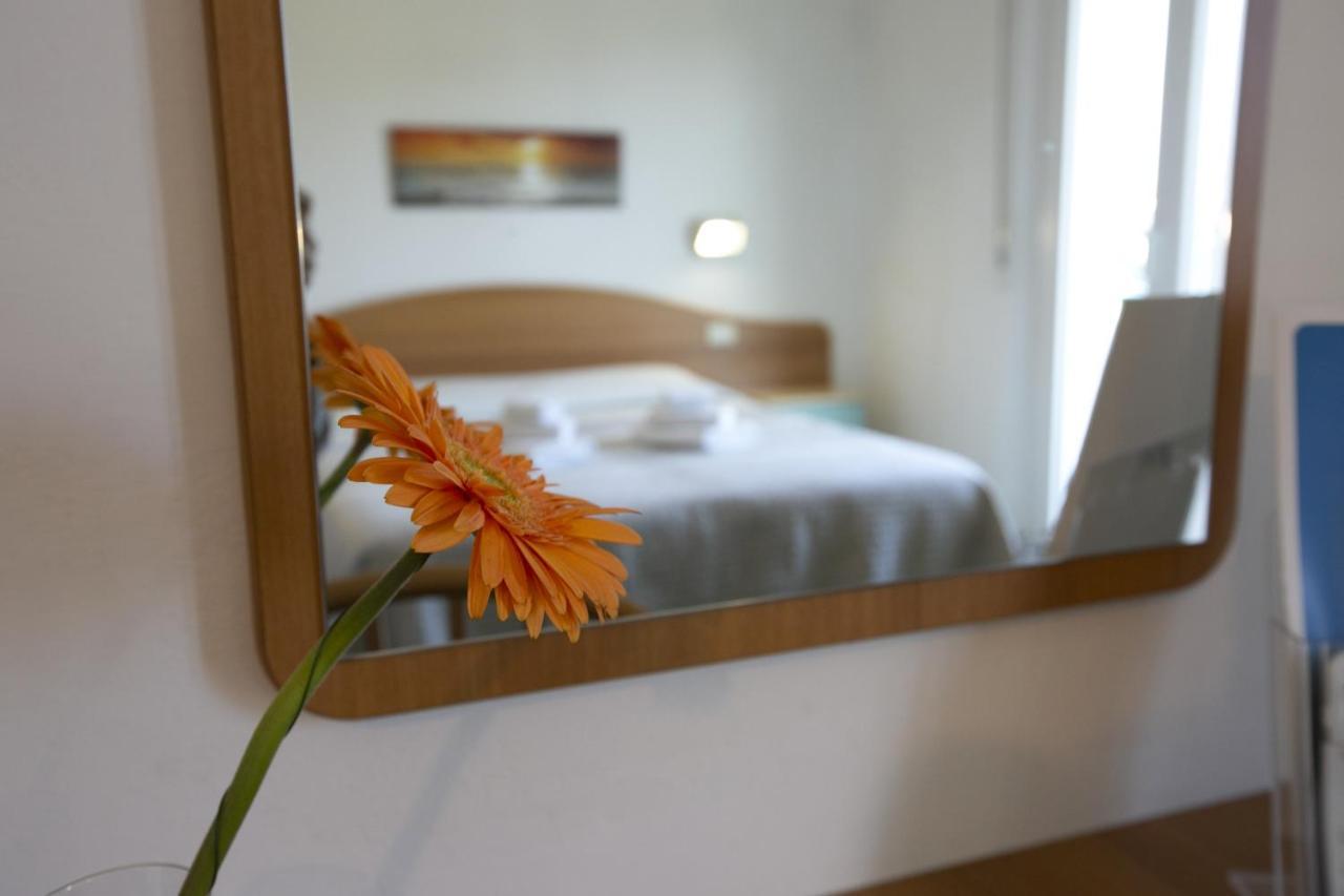 Hotel Mara リミニ エクステリア 写真