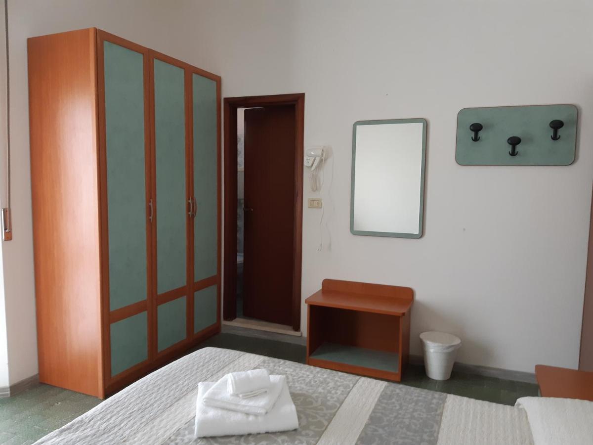 Hotel Mara リミニ エクステリア 写真