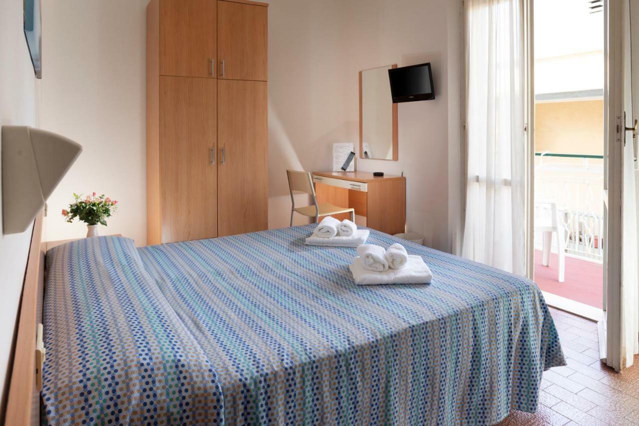Hotel Mara リミニ エクステリア 写真