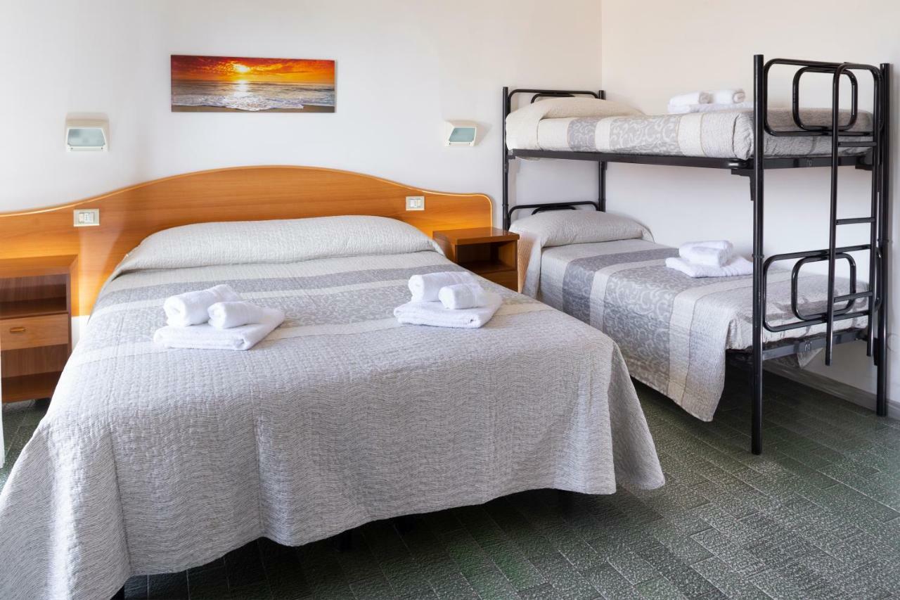 Hotel Mara リミニ エクステリア 写真