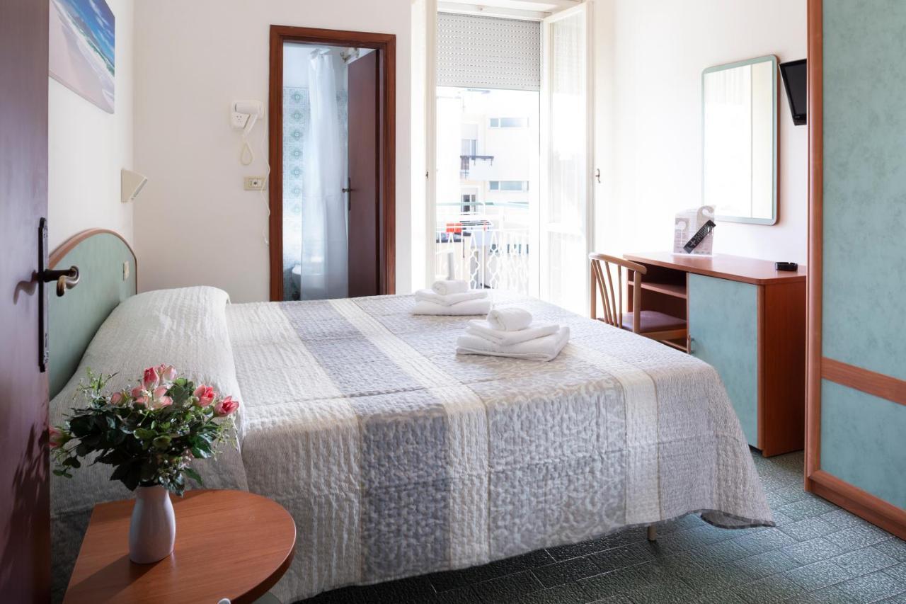Hotel Mara リミニ エクステリア 写真